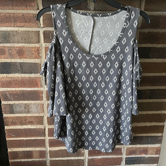 Womens Maurice’s 24/7 Cold Shoulder Top, Size Medium - Picture 1 of 4